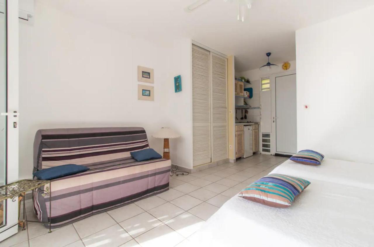 Un pied-à-terre face à la marina Apartamento Le Marin Exterior foto