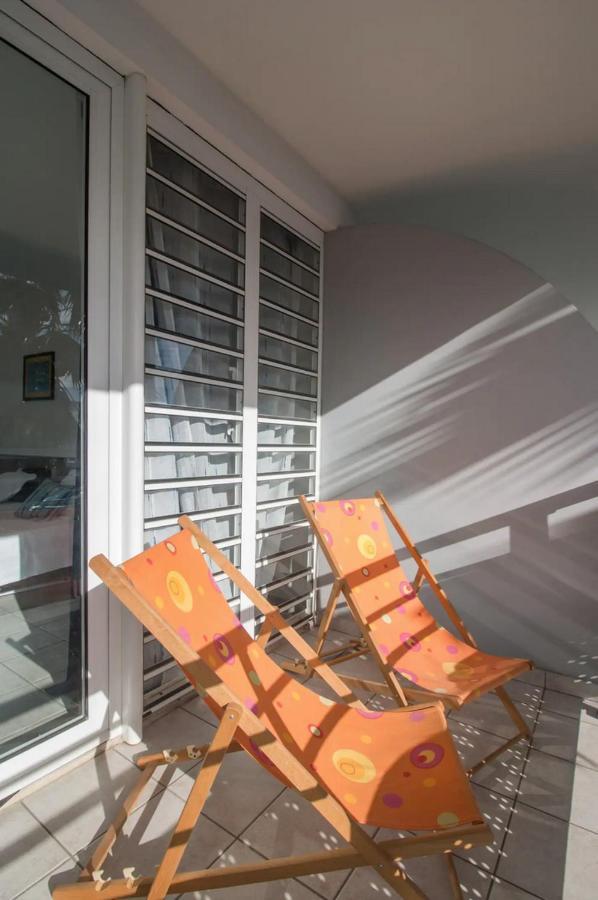 Un pied-à-terre face à la marina Apartamento Le Marin Exterior foto
