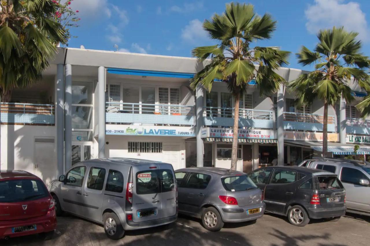 Un pied-à-terre face à la marina Apartamento Le Marin Exterior foto
