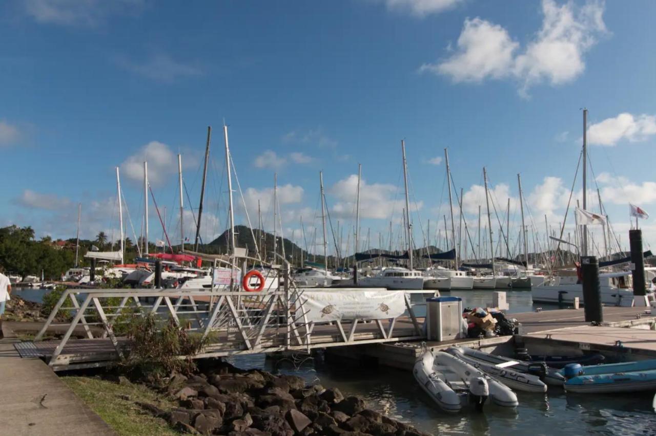 Un pied-à-terre face à la marina Apartamento Le Marin Exterior foto
